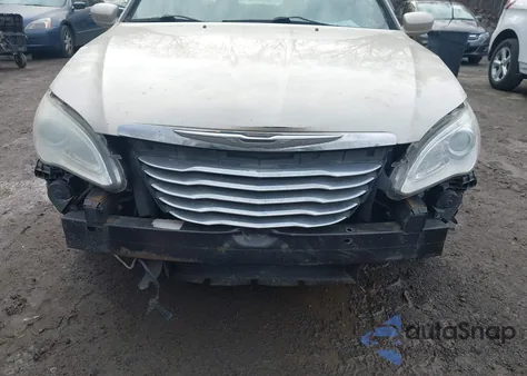 2013 Chrysler 200 Touring z USA, uszkodzony, nr VIN 1C3CCBBG2DN703591